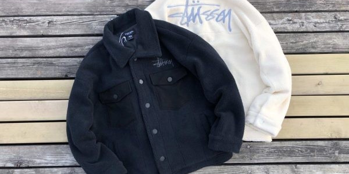 Cómo llevar la sudadera con capucha oficial de Stussy para cualquier ocasión