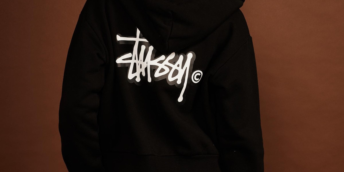 Stussy T-Shirt: The Perfect Gift for Fashion Lovers